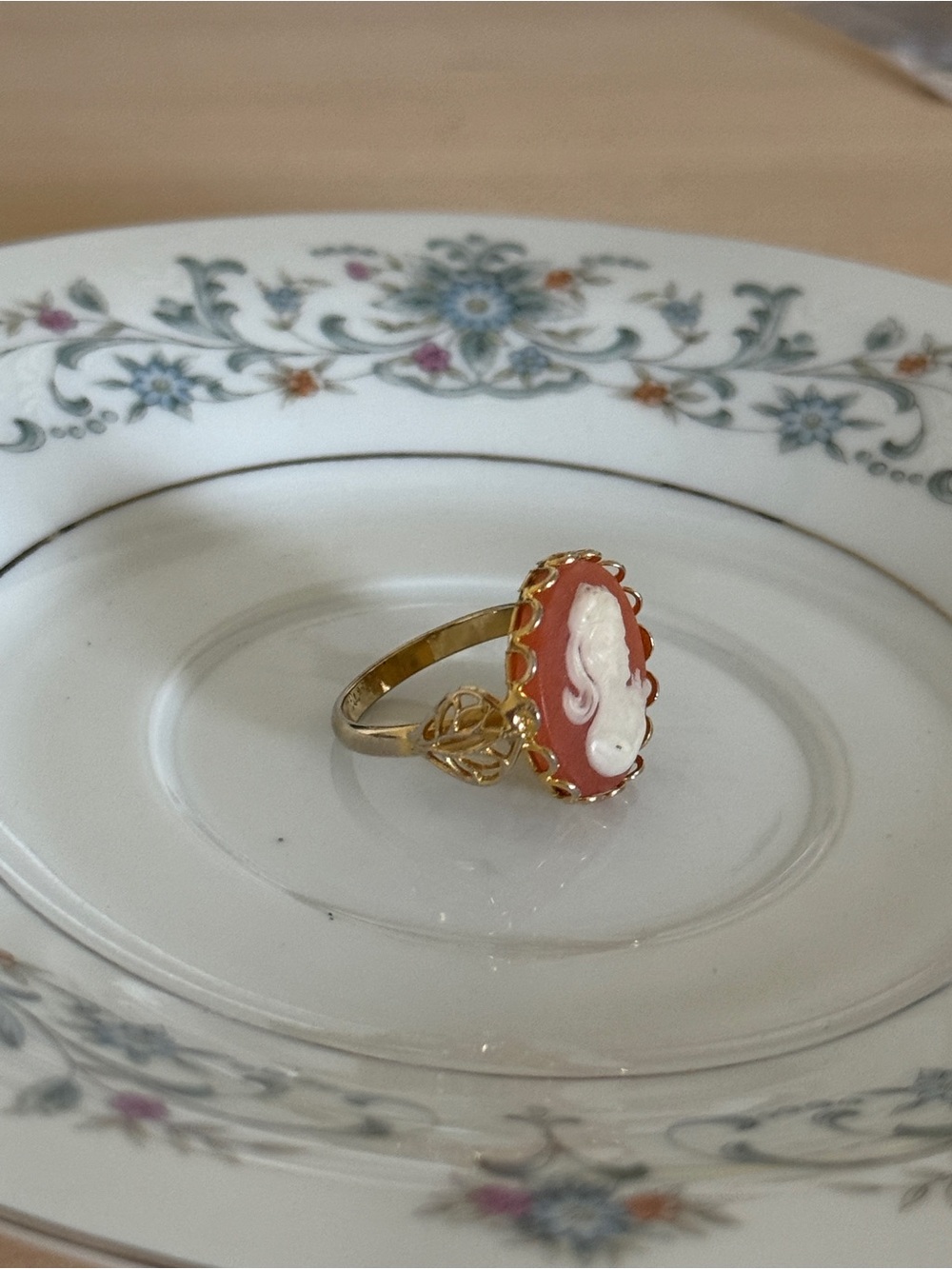 Vintage Gold Tone Cameo Women’s Ring Size 7 Adjustable - Picture 4 of 6